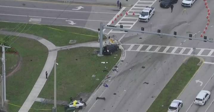 1 dead in two-vehicle crash in Davie, police say