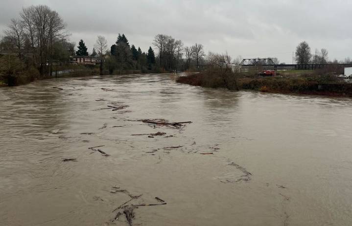 In Everett, frantic effort to find homes for pets as area is set to flood