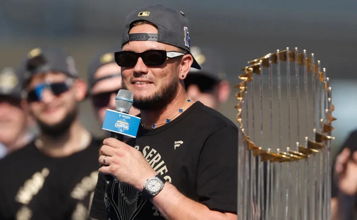 Dodgers reportedly reach key decision on World Series hero Miguel Rojas ahead of 2026 MLB campaign