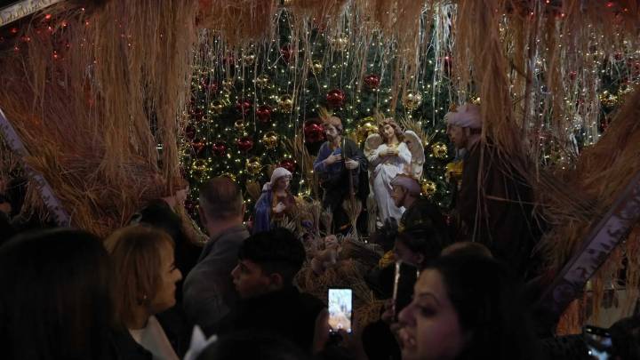 Belén enciende su Navidad con esperanza tras dos años de oscuridad por la guerra en Gaza