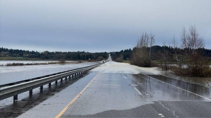 SR 9 closed in both directions near Snohomish due to floods