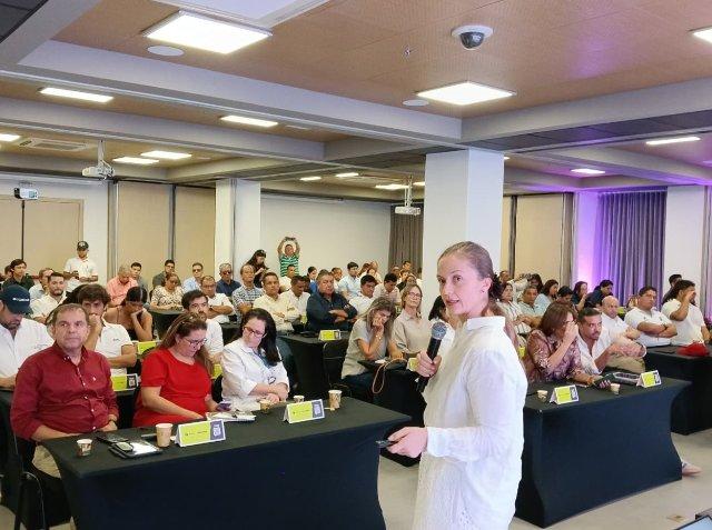 Socializan beneficios de zonas francas turísticas en Foro Urbano