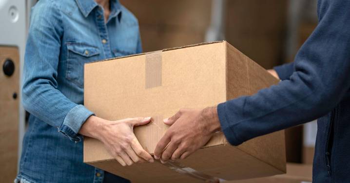 Woman threatens to keep lazy neighbour's 'parcel forever' after he does 1 thing