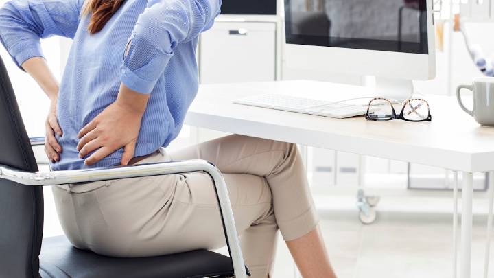 The worst habits for your back, according to a chiropractor