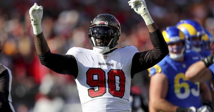Bucs signing OLB Jason Pierre-Paul to practice squad: Report