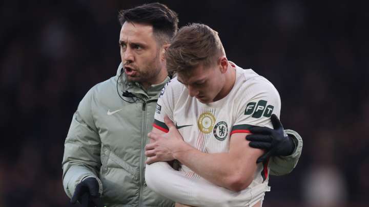 Liam Delap leaves pitch in agony using shirt as a sling in brutal Chelsea injury blow