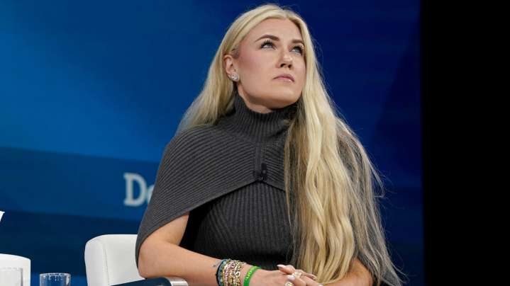 Erika Kirk's Hair Extensions Seemingly Cost A Pretty Penny, Says Cosmetologist