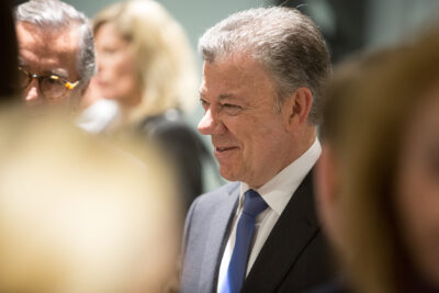 Santos: Nobel de Paz es reconocimiento a Machado por luchar sin armas contra la dictadura