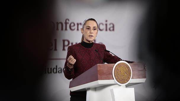 Sheinbaum invita al papa León XIV a México en llamada por el Día de la Virgen de Guadalupe