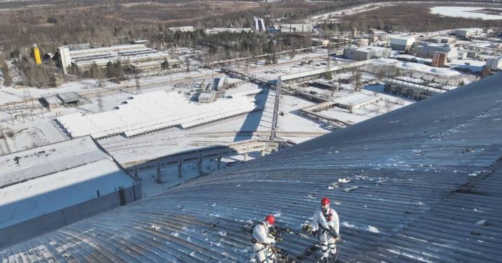 Chernobyl meltdown warning as ex-US Navy Seal accuses Putin of playing 'nuclear roulette'