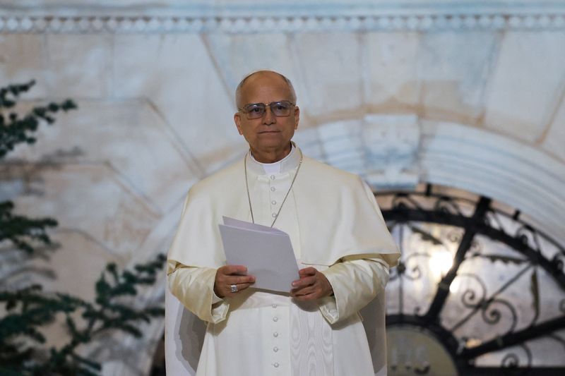 Pope to end first overseas trip by praying with 100,000 Lebanese