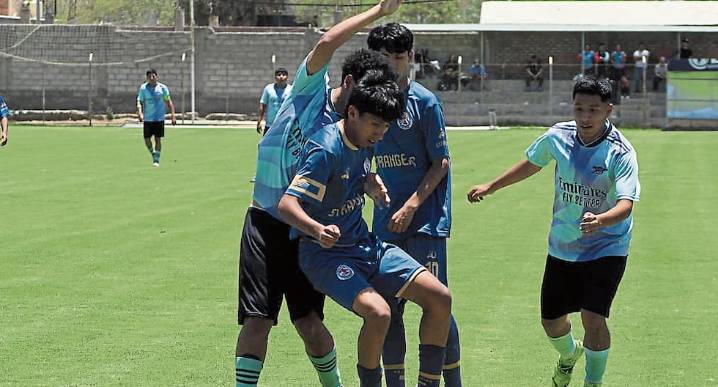 Torneo Federación Arequipa: Lo dan todo en el gramado