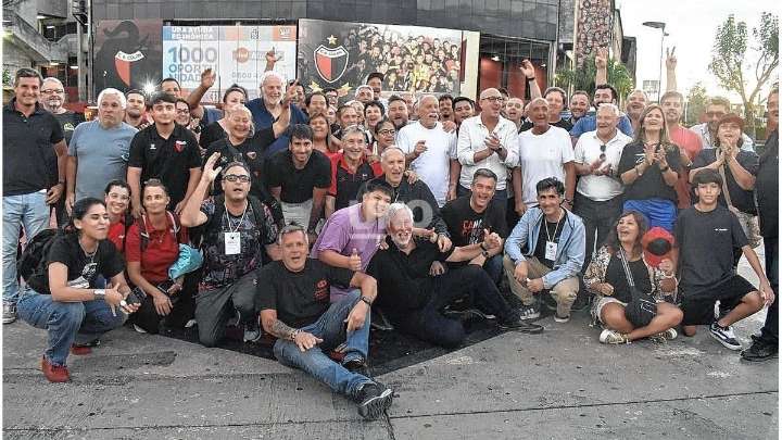 La foto del nuevo Colón: Alonso y su comisión, la imagen que cerró el domingo