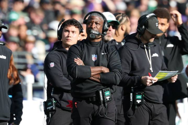 Jets' defense is improving, but they are not where Aaron Glenn wants it to be