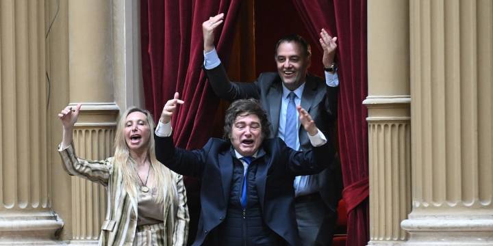 La deconstrucción de Milei: el Presidente se amiga con el Congreso y avala una tregua en la interna libertaria