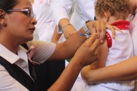 Salud Colima reporta avance de 45% en vacunación contra influenza; pide acudir a inocularse