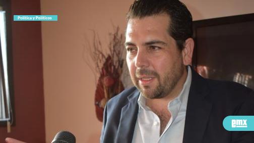 Armando Díaz Hoelflich…Si tira al piso y a los pies de la regidora del PRI, Daniela García Salgado