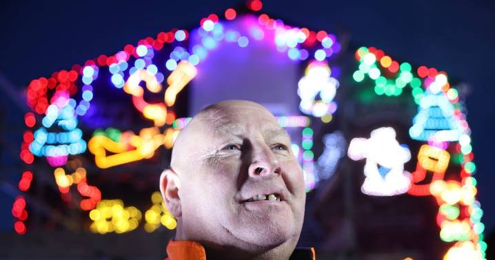 See the incredible Christmas light display which was thrown into jeopardy after Halloween fire