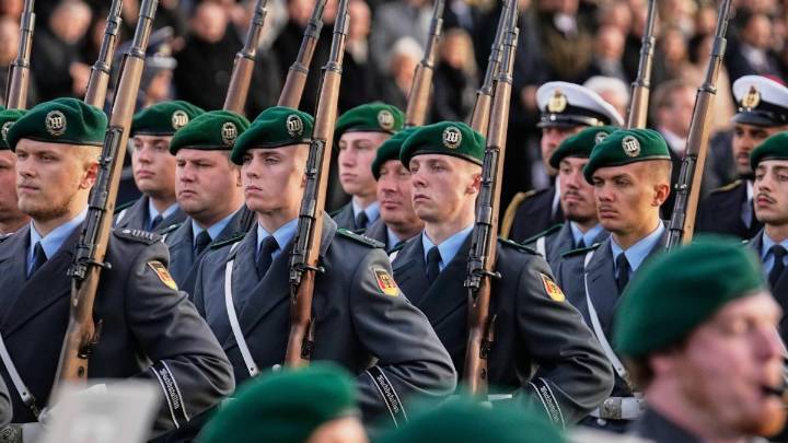 ¿Vuelve la mili? Francia y Alemania se suman a la Europa nórdica con un nuevo servicio militar