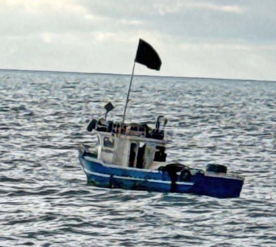 Rescatan con vida a pescadores chimbotanos tras varios días a la deriva en el mar