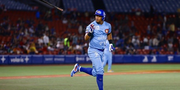 Charros propinan barrida a Mazatlán