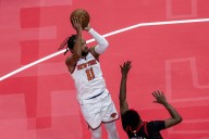 Deadspin | Jalen Brunson (35), Knicks beat Raptors in NBA Cup quarterfinals