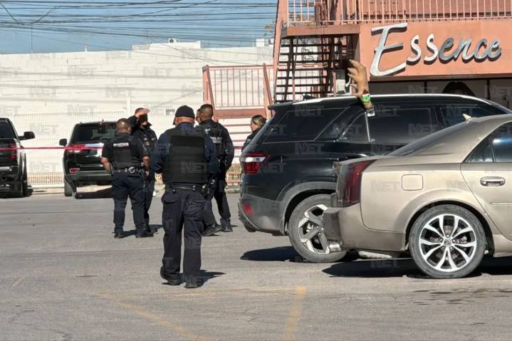 Asesinan a hombre en plaza comercial de la Ejército tras presunto asalto