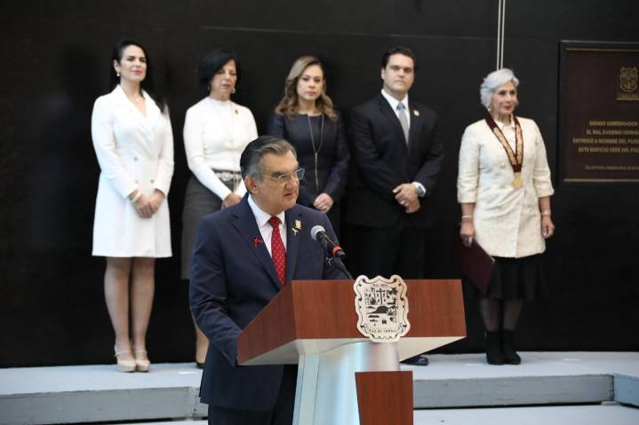 Imponen medalla “Luis García de Arellano” a la Maestra de Danza Cecilia Lugo Cruz