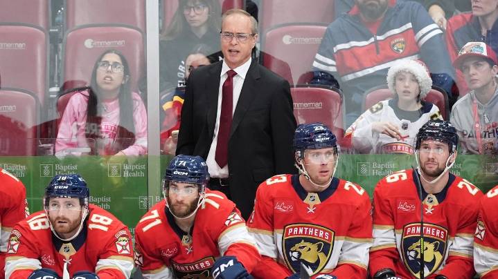 Steven Stamkos wins it in OT, Predators beat reeling Panthers 2