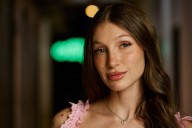 "Me duele". Yami Safdie: el consejo que le dio Chris Martin, qué piensa del odio que recibe en redes y su gran sueño