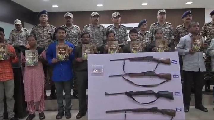 Major Blow To Naxal Network In Maharashtra: 11 Top CPI (Maoist) Leaders With A Cumulative Bounty Of ₹82 Lakh Surrender