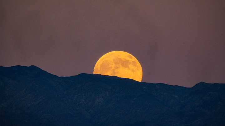 December's Cold moon is here. See moonrise times across California