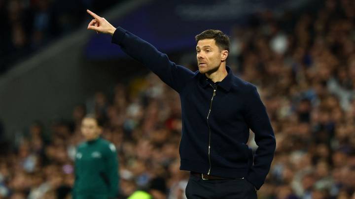 La plantilla del Real Madrid cierra filas con Xabi Alonso