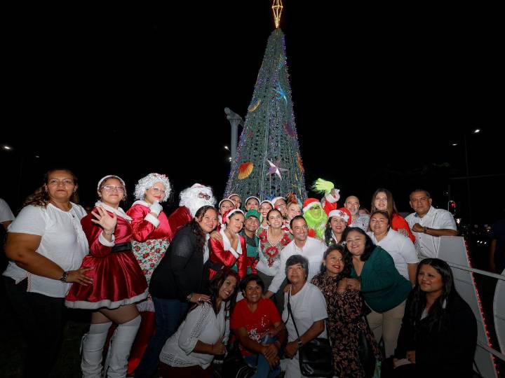 Cancún brilla este diciembre con el encendido de glorietas: Ana Paty Peralta