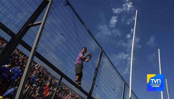 Barristas de Universidad de Chile protagonizan graves incidentes en el Estadio Santa Laura