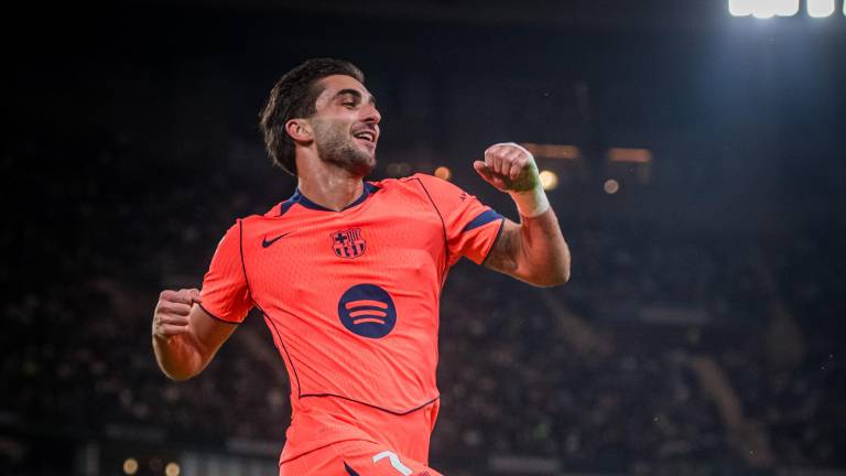 Barcelona resiste al Betis y mantiene el liderato de LaLiga