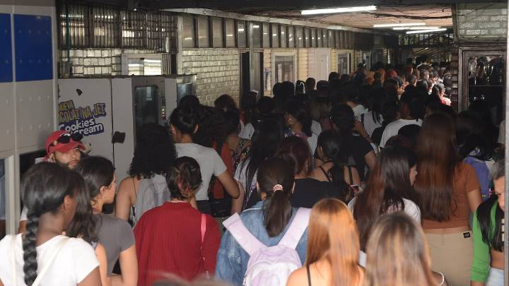 Nueva ley en Colombia busca eliminar cobros obligatorios en colegios y aliviar la carga económica de los padres en 2026