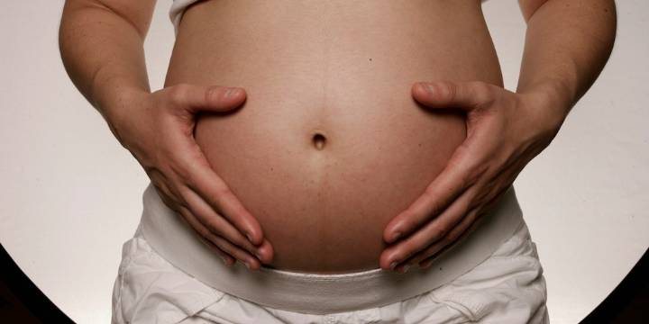 Subrogación de vientre: un fallo reconoció el derecho de la gestante a no figurar legalmente como madre