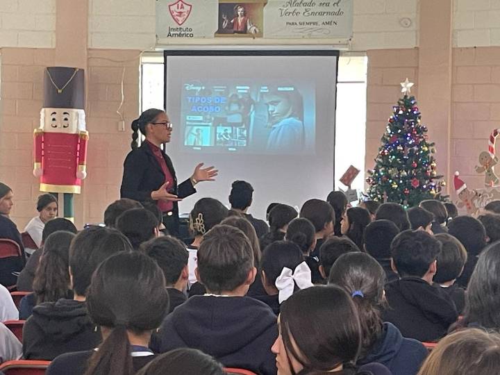 Imparte GOECHI plática sobre factores de riesgo y consecuencias de la violencia a estudiantes del Instituto América