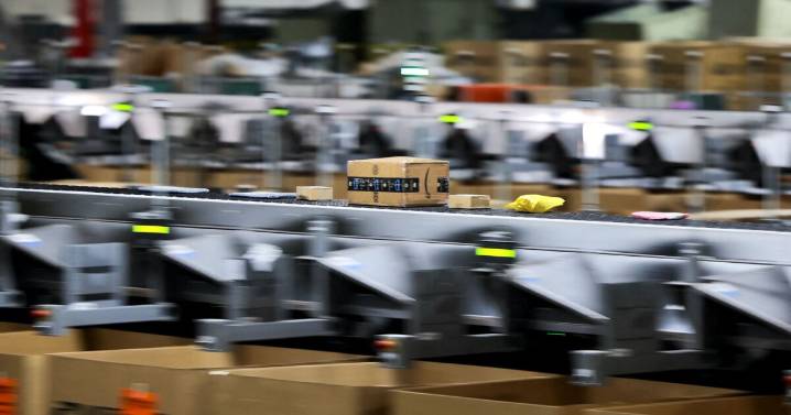 Amazon podría cortar lazos con el servicio postal de EU