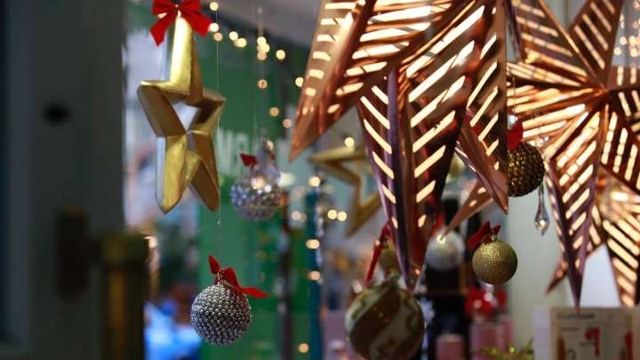 $500.000 para la mejor vidriera: Rawson elige el local con mayor espíritu navideño