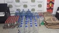 Autoridades incautaron más de 100 mil kilos de pólvora y decenas de botellas de licor adulterado en municipios del Valle