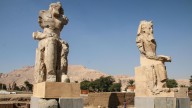 Egipto revela estatuas colosales del rey Amenhotep III tras dos décadas de restauración