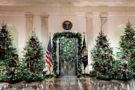 Así se ha decorado la primera Navidad de los Trump en su regreso a la Casa Blanca: retratos de Lego, una casita de jengibre y miles de mariposas