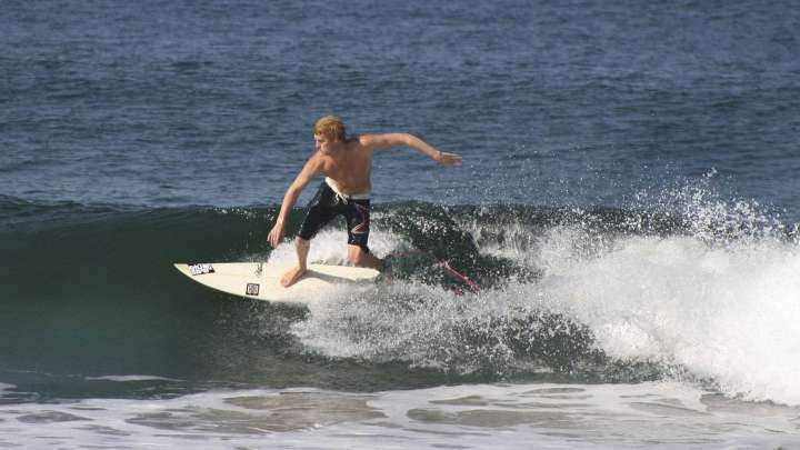 Toman Muestras de Agua en Playas de Oaxaca, por Periodo Vacacional