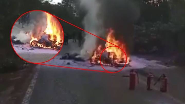 Mueren dos motociclistas calcinados en un accidente vial, huían de la policía al no traer casco de seguridad