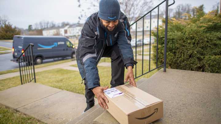 Thank your Amazon driver with a $5 tip for free this holiday season