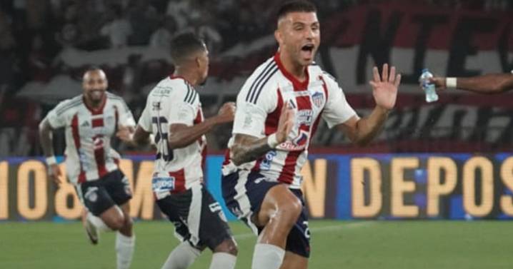 El Junior sueña con la final de la Liga: le ganó 2-1 a Atlético Nacional, con un gol agónico