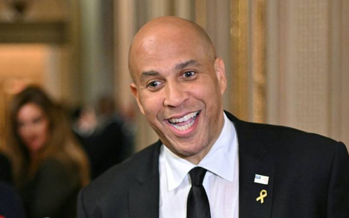 U.S. Senator Cory Booker marries Alexis Lewis in 2 separate weddings