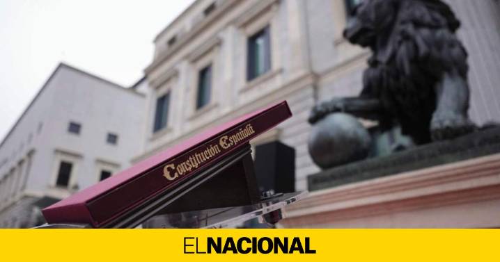 Feijóo acusa a Sánchez de "degradar" la Constitución y el presidente lo tacha de "profeta del desastre"